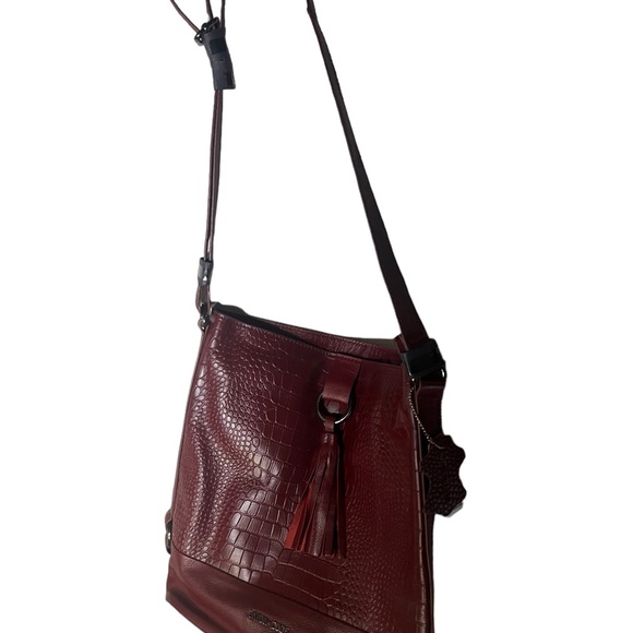 Union Code Genuine Leather Crossbody Bucket Bag Red Croc Embossed New - Picture 9 of 9